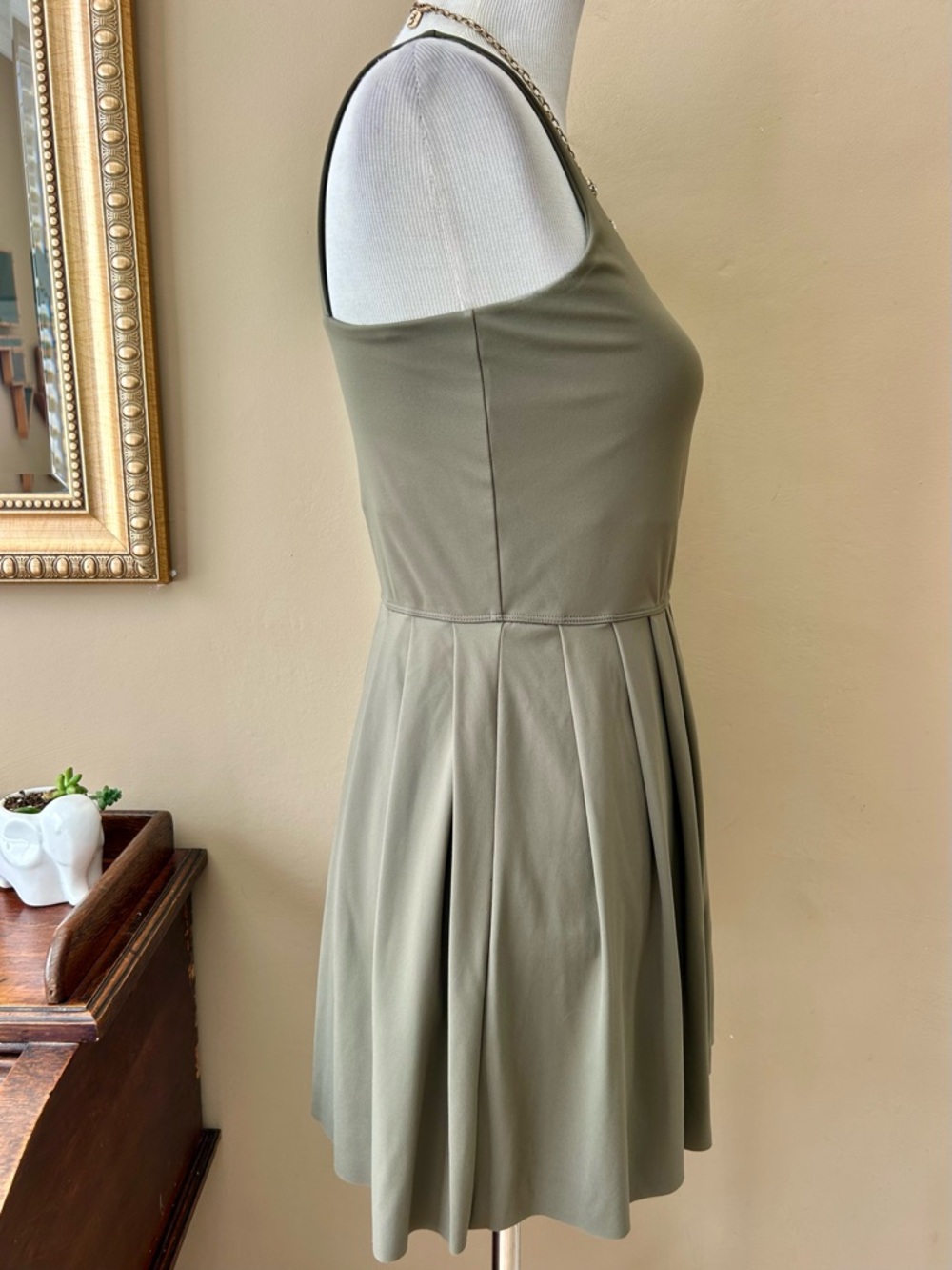 Z Supply Active Hot Shot Dress Grape Leaf Green Pleated Tennis Size Large - Picture 11 of 16